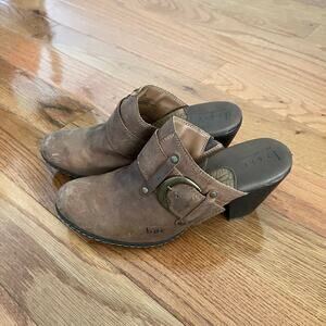 boc Born Suzi Mules Shoes 7 M Womens Tan Peanut Leather Comfort Clogs Slip On